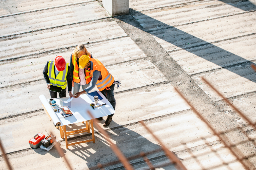 Trendy i najlepsze praktyki w projektowaniu centrów danych w 2025 roku, których nie możesz przegapić