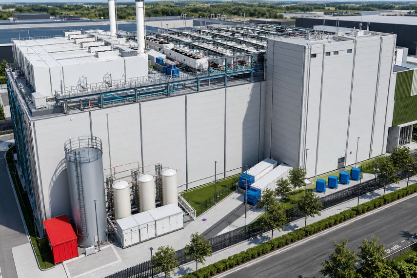 Direct-to-Chip vs Chłodzenie Immersyjne: Który System Chłodzenia Cieczą Pasuje Do Twojego Centrum Danych?