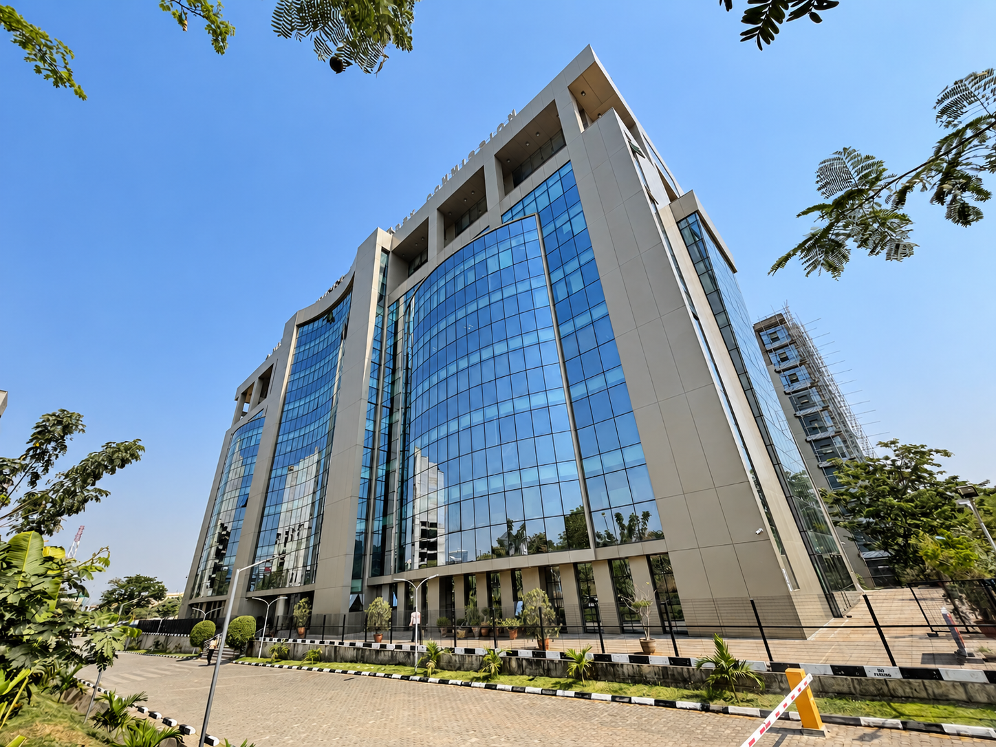 The Glass Box Nightmare: A Case Study on Why Modern Buildings Trap Heat